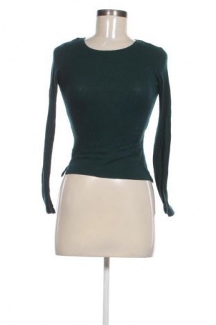 Дамска блуза Bershka, Размер S, Цвят Зелен, Цена 17,99 лв.