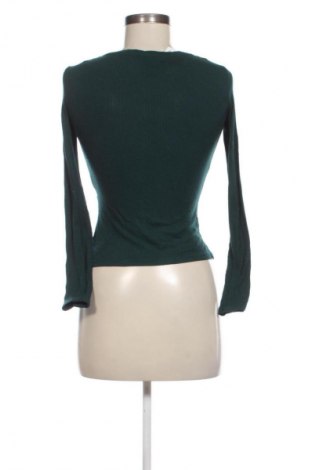 Дамска блуза Bershka, Размер S, Цвят Зелен, Цена 17,99 лв.