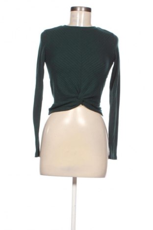 Дамска блуза Bershka, Размер XS, Цвят Зелен, Цена 19,99 лв.