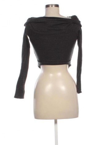 Дамска блуза Bershka, Размер XS, Цвят Сив, Цена 11,99 лв.