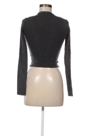 Дамска блуза Bershka, Размер XS, Цвят Сив, Цена 11,99 лв.