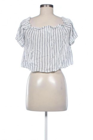 Дамска блуза Bershka, Размер M, Цвят Многоцветен, Цена 19,55 лв.