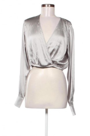 Dámská halenka NA-KD, Velikost M, Barva Šedá, Cena  975,00 Kč