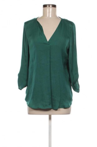 Damen Shirt Stradivarius, Größe L, Farbe Grün, Preis 8,99 €