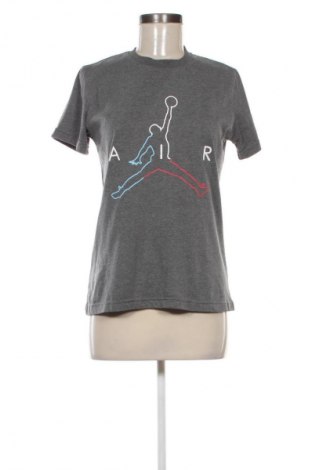 Dámske tričko Nike, Veľkosť M, Farba Sivá, Cena  15,54 €