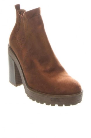 Dámské boty  Bershka, Velikost 40, Barva Hnědá, Cena  649,00 Kč