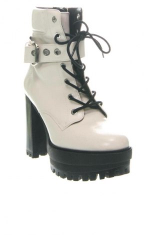 Damen Stiefeletten Bershka, Größe 36, Farbe Weiß, Preis 32,23 €