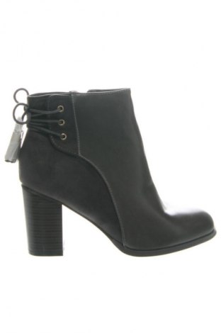 Női bokacsizma C'M, Méret 39, Szín Szürke, Ár 18 240 Ft