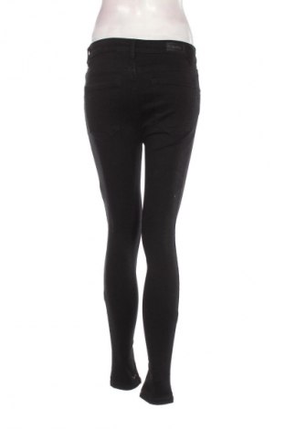 Blugi de femei Bershka, Mărime S, Culoare Negru, Preț 69,99 Lei