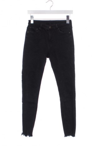 Dámské džíny  Bershka, Velikost XS, Barva Černá, Cena  367,00 Kč
