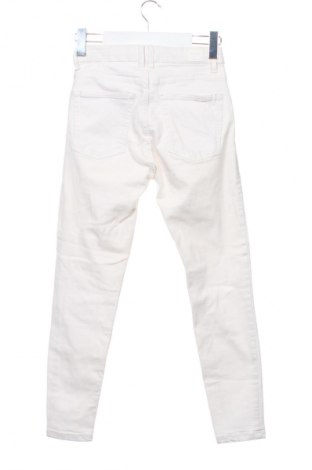 Damen Jeans Bershka, Größe XS, Farbe Weiß, Preis 15,00 €