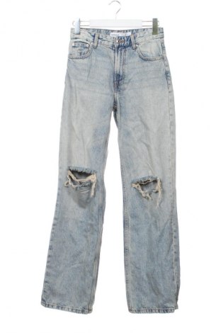 Дамски дънки Bershka, Размер S, Цвят Син, Цена 25,99 лв.