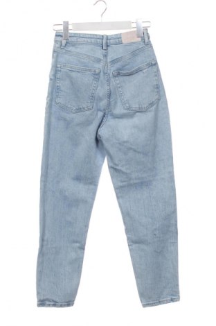 Damskie jeansy Bershka, Rozmiar XS, Kolor Niebieski, Cena 66,67 zł