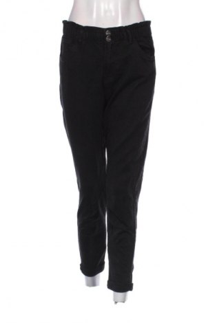 Дамски дънки Bershka, Размер S, Цвят Черен, Цена 25,99 лв.