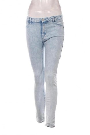 Дамски дънки Bershka, Размер M, Цвят Син, Цена 23,99 лв.