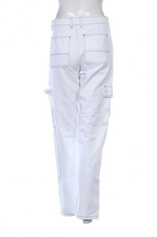 Дамски дънки Bershka, Размер M, Цвят Бял, Цена 26,99 лв.