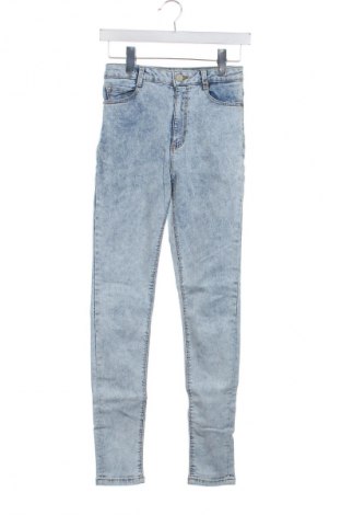 Дамски дънки Bershka, Размер XS, Цвят Син, Цена 26,99 лв.