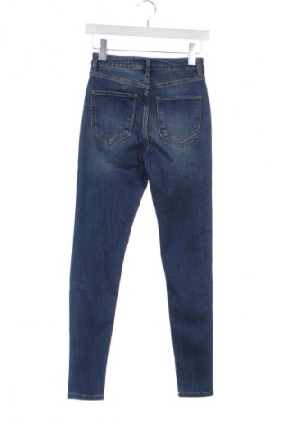Дамски дънки Bershka, Размер XS, Цвят Син, Цена 26,99 лв.