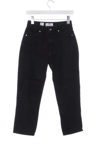 Дамски дънки Bershka, Размер XS, Цвят Черен, Цена 26,99 лв.