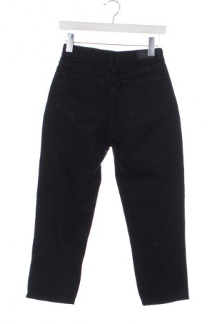 Дамски дънки Bershka, Размер XS, Цвят Черен, Цена 26,99 лв.