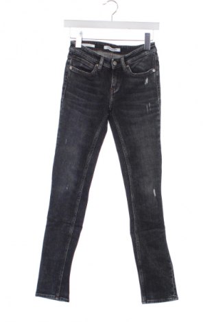 Дамски дънки Calvin Klein Jeans, Размер XS, Цвят Сив, Цена 127,99 лв.
