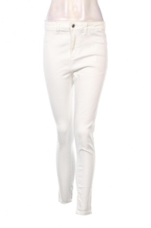 Дамски дънки Clockhouse, Размер L, Цвят Бял, Цена 22,99 лв.