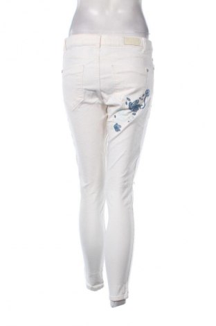 Дамски дънки Clockhouse, Размер L, Цвят Бял, Цена 22,99 лв.