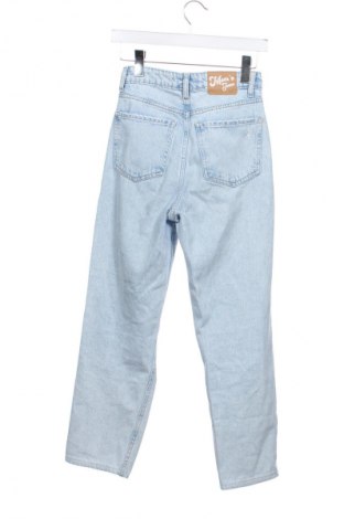 Дамски дънки Cropp, Размер XS, Цвят Син, Цена 19,61 лв.
