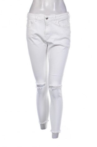 Дамски дънки F&F, Размер L, Цвят Бял, Цена 29,15 лв.