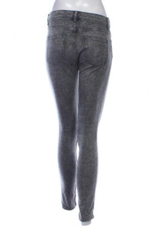 Дамски дънки H&M, Размер M, Цвят Сив, Цена 28,88 лв.