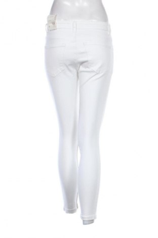 Γυναικείο Τζίν Reserved, Μέγεθος M, Χρώμα Λευκό, Τιμή 23,99 €