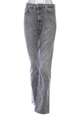 Damskie jeansy Stradivarius, Rozmiar M, Kolor Szary, Cena 66,99 zł