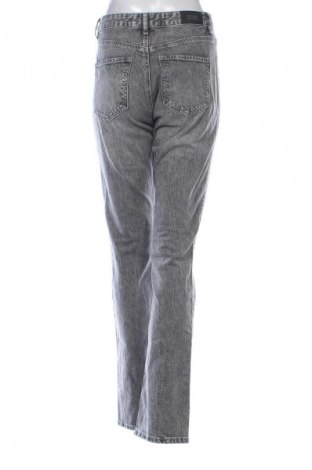 Damskie jeansy Stradivarius, Rozmiar M, Kolor Szary, Cena 66,99 zł