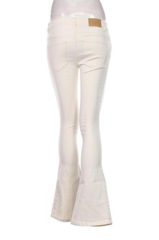 Damskie jeansy Vero Moda, Rozmiar S, Kolor ecru, Cena 77,75 zł