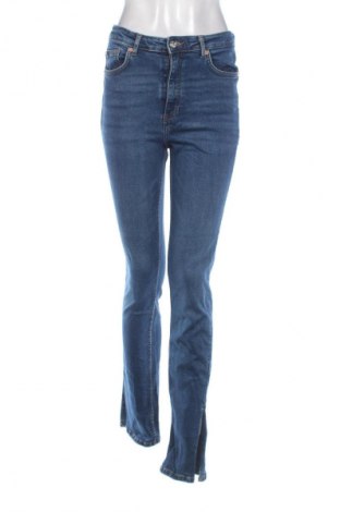 Damskie jeansy Zara, Rozmiar M, Kolor Niebieski, Cena 82,76 zł