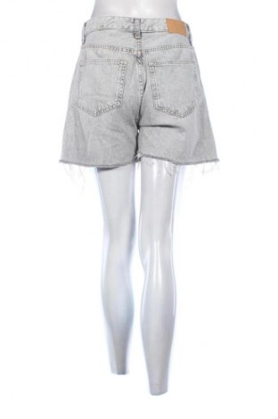 Dámské kraťasy  Bershka, Velikost M, Barva Šedá, Cena  242,00 Kč