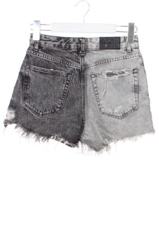 Dámské kraťasy  Bershka, Velikost XS, Barva Černá, Cena  241,00 Kč