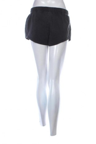 Дамски къс панталон NEW COLLECTION, Размер M, Цвят Сив, Цена 33,24 лв.