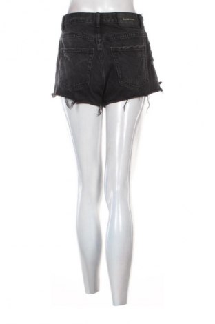 Damskie szorty Pull&Bear, Rozmiar S, Kolor Czarny, Cena 44,00 zł