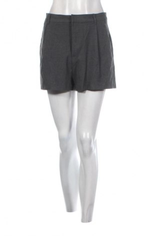 Дамски къс панталон Pull&Bear, Размер L, Цвят Сив, Цена 9,99 лв.