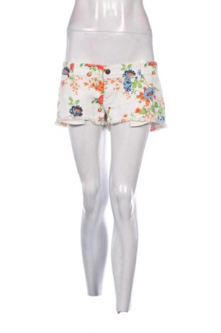 Damen Shorts United Colors Of Benetton, Größe XL, Farbe Mehrfarbig, Preis 17,00 €