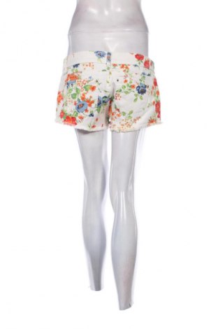 Damen Shorts United Colors Of Benetton, Größe XL, Farbe Mehrfarbig, Preis 17,00 €