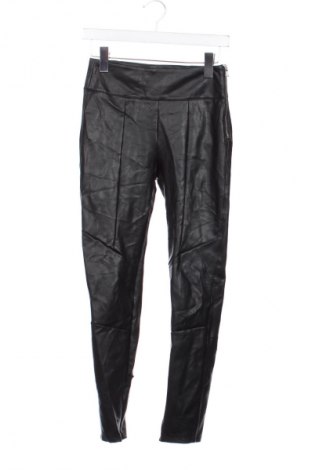 Дамски панталон Bershka, Размер XS, Цвят Черен, Цена 14,99 лв.