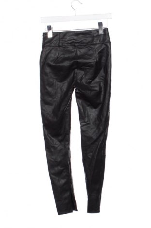 Дамски панталон Bershka, Размер XS, Цвят Черен, Цена 14,99 лв.