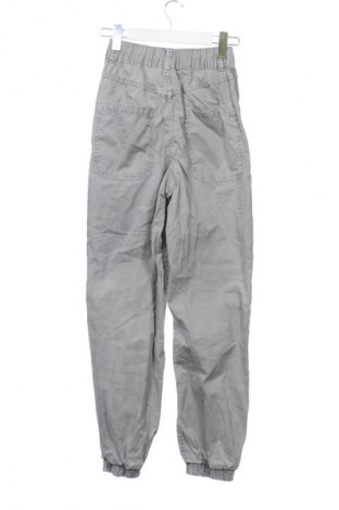 Dámské kalhoty  Bershka, Velikost XS, Barva Šedá, Cena  366,00 Kč