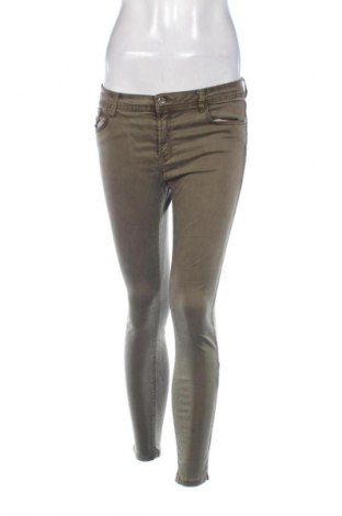 Дамски панталон Bershka, Размер M, Цвят Зелен, Цена 28,99 лв.