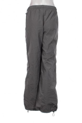 Damskie spodnie Bershka, Rozmiar XL, Kolor Szary, Cena 63,99 zł