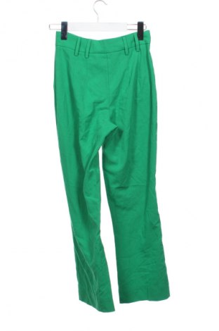 Дамски панталон Bershka, Размер XS, Цвят Зелен, Цена 16,99 лв.