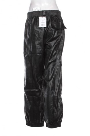 Дамски панталон Bershka, Размер XL, Цвят Черен, Цена 46,99 лв.