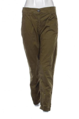 Дамски панталон Bershka, Размер L, Цвят Зелен, Цена 29,99 лв.
